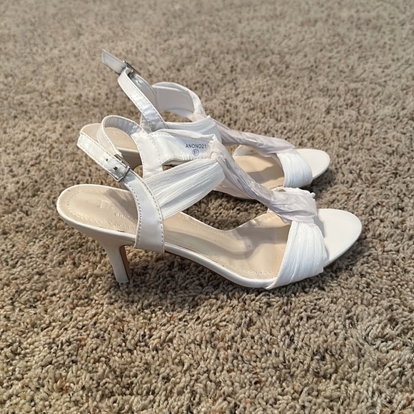 Brand New!! David's Bridal Wedding Shoes - Picture 2 of 9